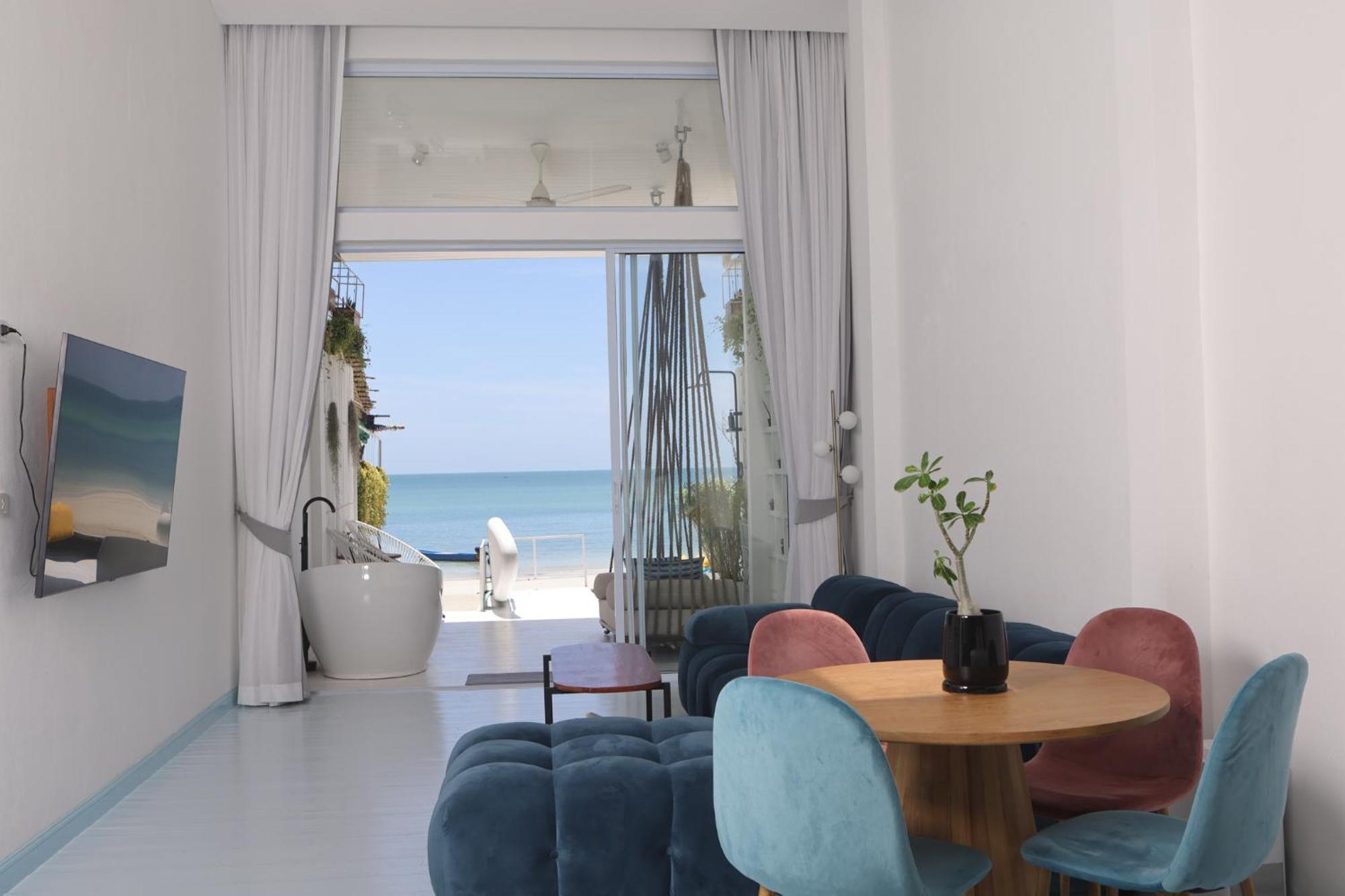 تشالوكلوم Adika - The Beachfront Loft المظهر الخارجي الصورة